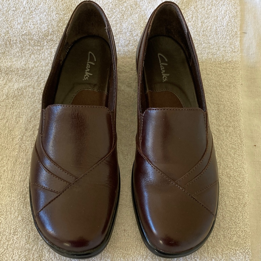 Ladies Clark’s slipper brown only been worn one